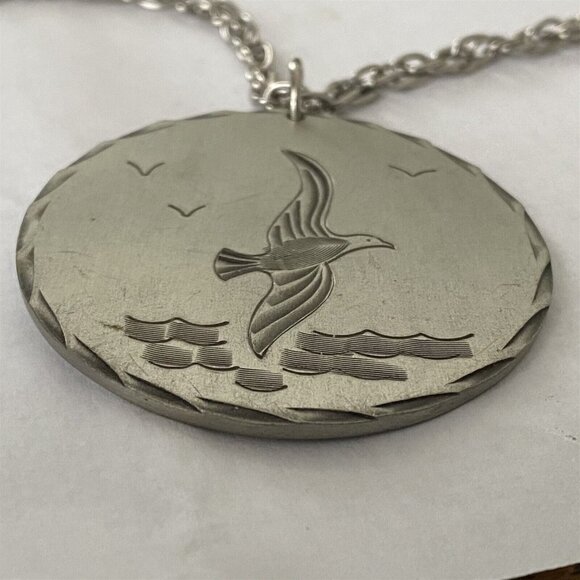 Vintage Heritage Pewter Seagull Pendant Large Round with Chain signed - Picture 4 of 5
